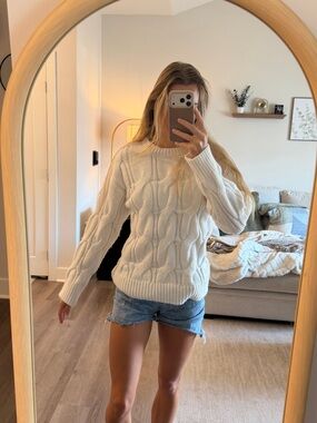 Cable Knit Crewneck Sweater - Cream
